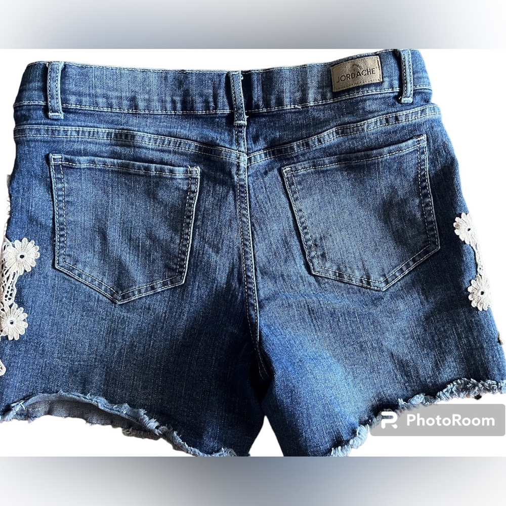 Jordache size 16 girls jean shorts EUC.  Grab these they are adorable! - Picture 2 of 2
